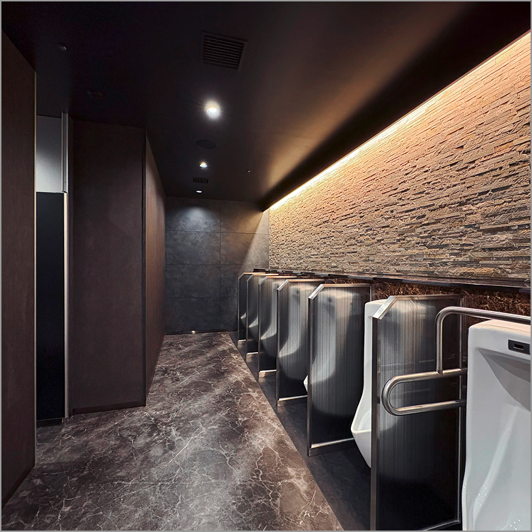 アースシネマズ姫路　男子トイレ